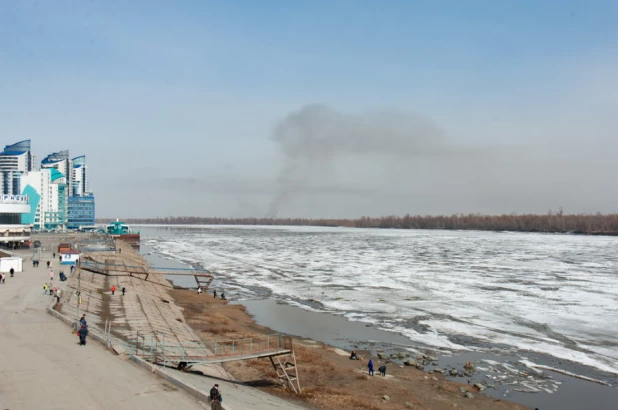 Обь перед началом ледохода. 