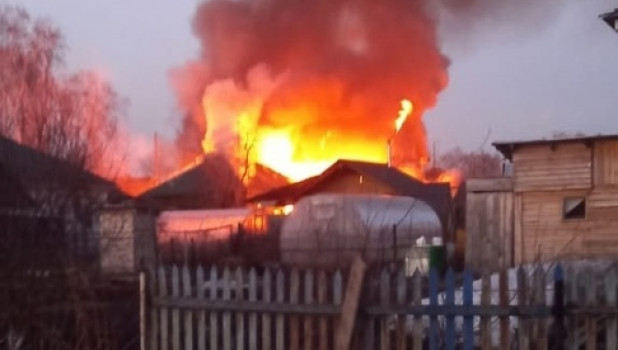 Серьезный пожар в Новоалтайске, 12 апреля