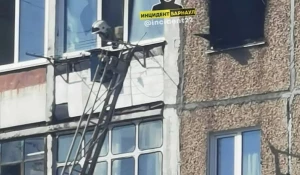 Пожар на ул. Взлетной в Барнауле.
