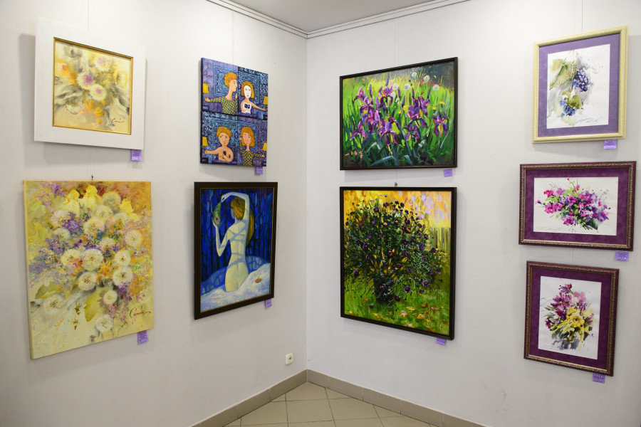 В галерее &quot;Турина гора&quot; в Барнауле открылась выставка &quot;В фокусе - фиолетовый&quot;