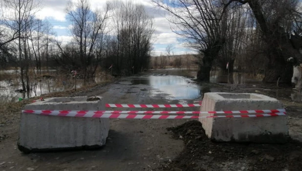 Перекрыта дорога на остров Шубинский.