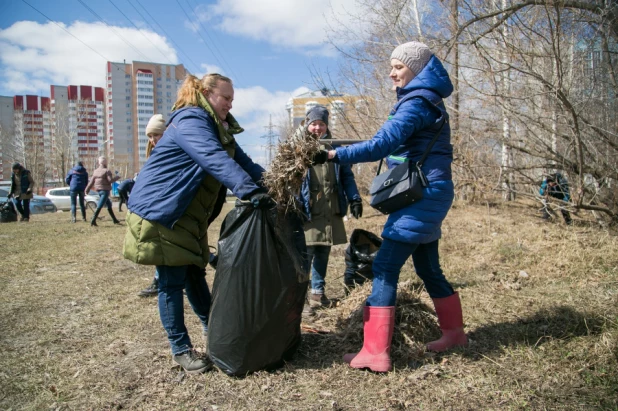 Субботник в парке Ленинского района.