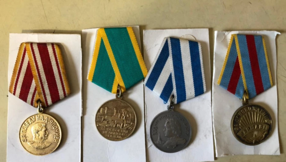 Житель Алтайского края незаконно продал иностранцу ордена и медали СССР