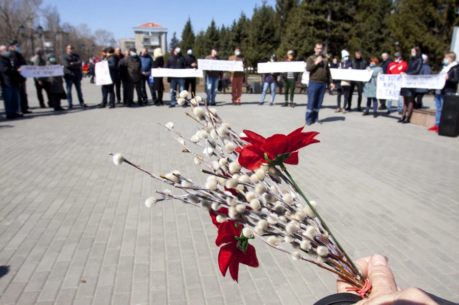 Митинг жильцов домов на ул. Гущина против строительства многоэтажки. 