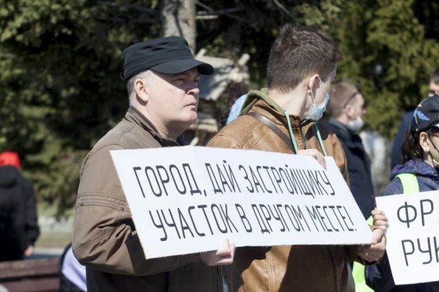 Митинг жильцов домов на ул. Гущина против строительства многоэтажки. 