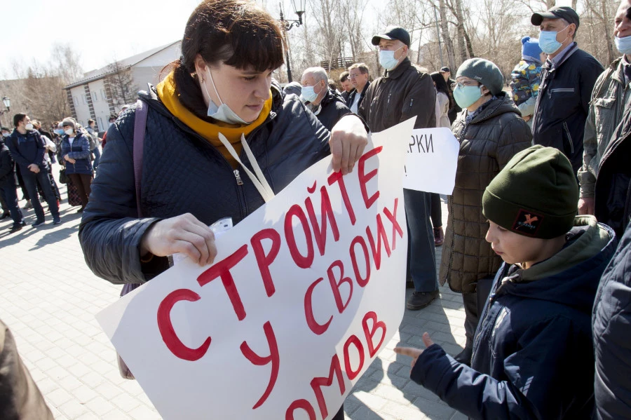 Митинг жильцов домов на ул. Гущина против строительства многоэтажки. 