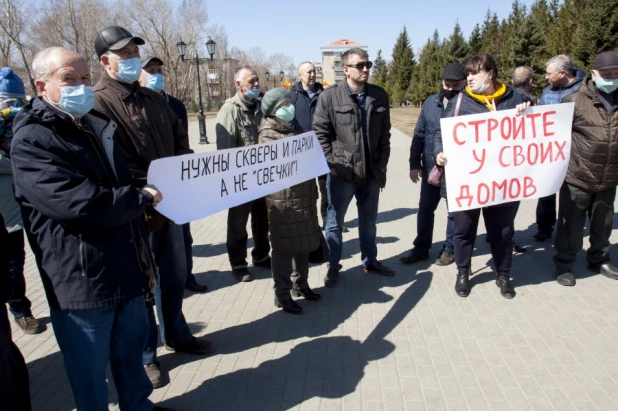 Митинг жильцов домов на ул. Гущина против строительства многоэтажки. 