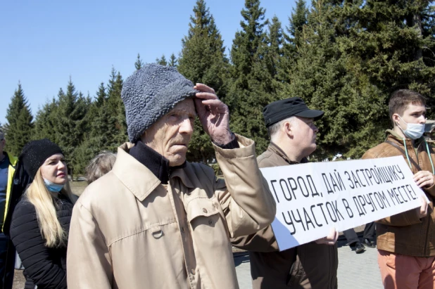 Митинг жильцов домов на ул. Гущина против строительства многоэтажки. 