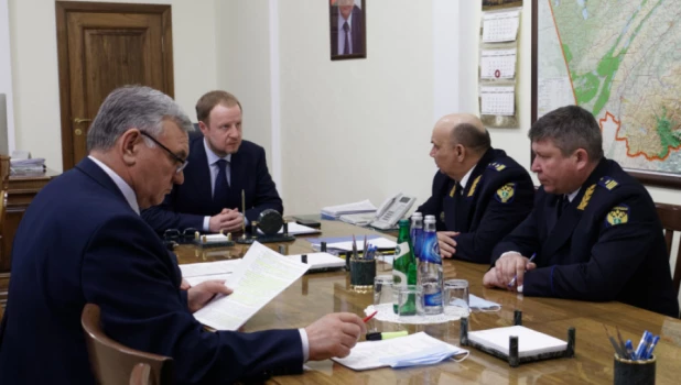 Виктору Томенко представили нового замруководителя Сибирского управления Ростехнадзора по Алтайскому краю и Республике Алтай.