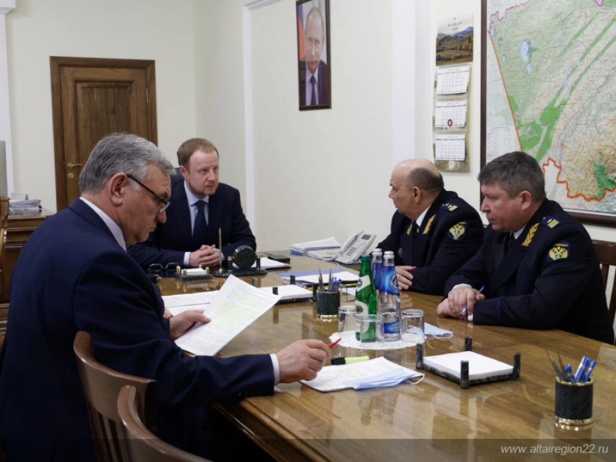 Виктору Томенко представили нового замруководителя Сибирского управления Ростехнадзора по Алтайскому краю и Республике Алтай.