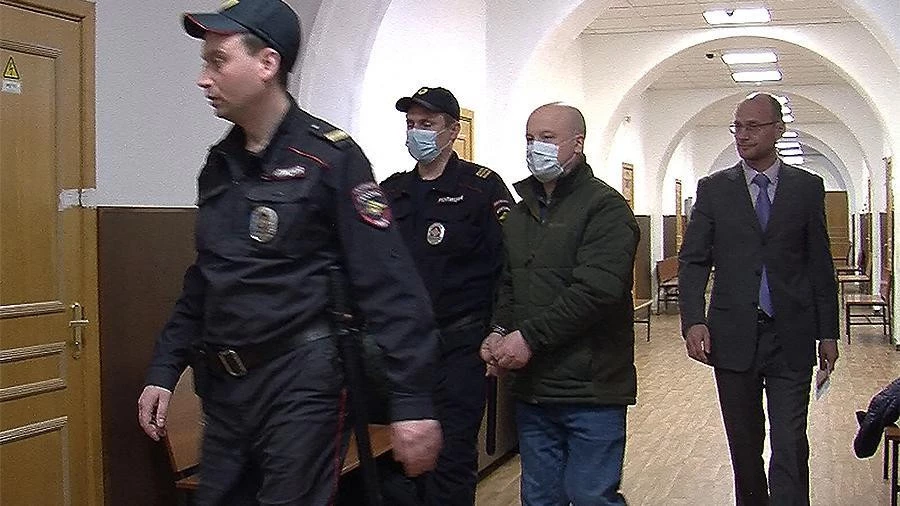 Александра Краковского доставили в суд.