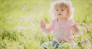 Ребенок. Мыльные пузыри. День защиты детей