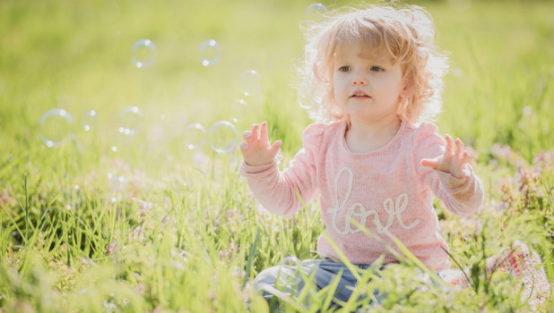 Ребенок. Мыльные пузыри. День защиты детей