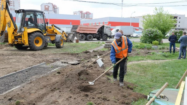 Благоустройство дворов.