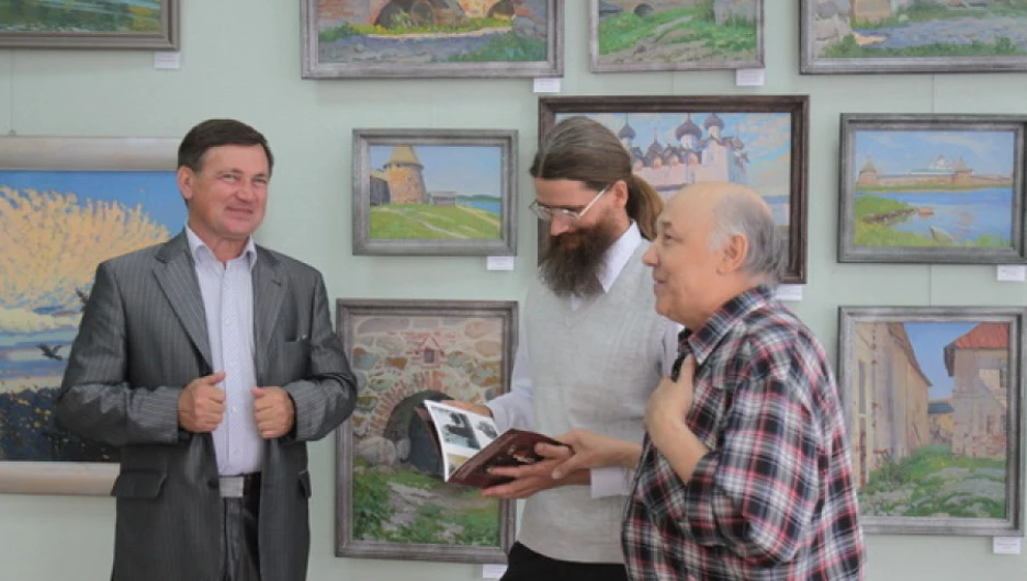 В арт-галерее Щетининых открылась выставка "В лесах". Ее автора Евгения Бучнева называют философом и надеждой русской живописи.