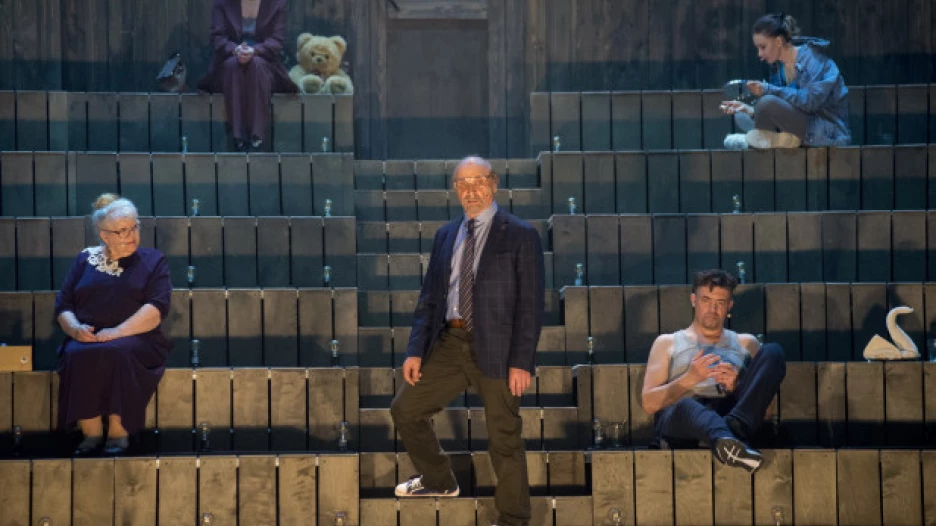 В Барнауле показали спектакль "Интуиция" Константина Хабенского и Данила Чащина