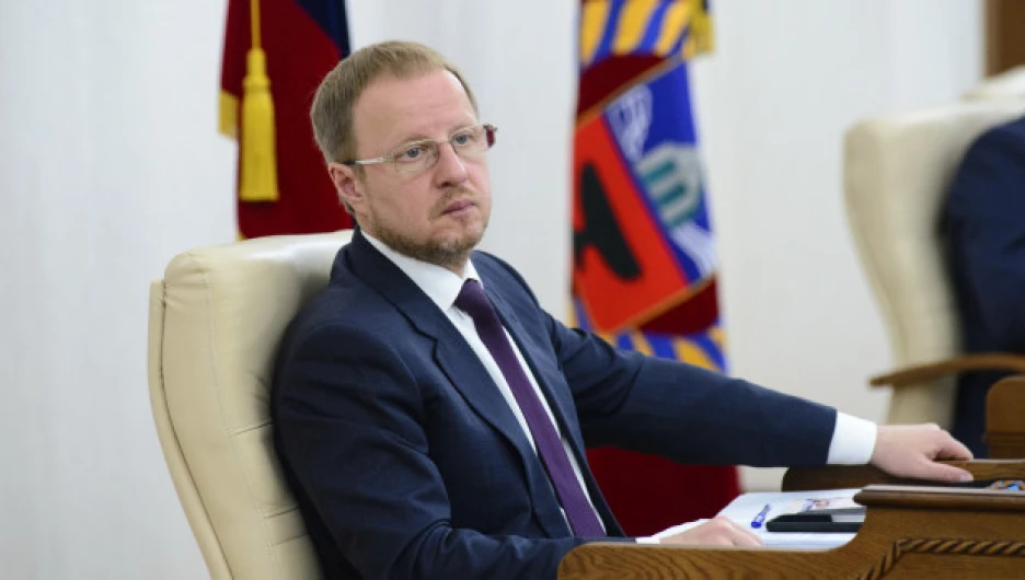 Виктор Томенко продолжает падать в национальном рейтинге губернаторов