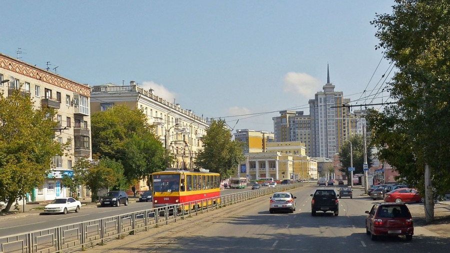 Проспект Строителей в Барнауле. Трамвай.