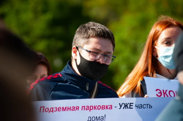 В Барнауле прошел митинг дольщиков ЖК "Парковый".