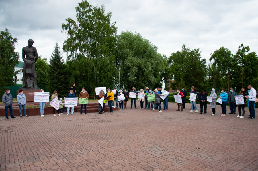 В Барнауле прошел митинг дольщиков ЖК &quot;Парковый&quot;.