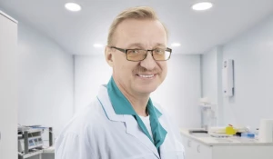 Профессор, доктор медицинских наук, онколог, эндокринолог, хирург со стажем работы почти 35 лет Сергей Петрович Шевченко.