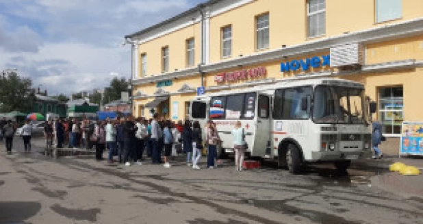 Очередь на вакцинацию в Барнауле. 