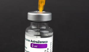 Вакцина AstraZeneca.