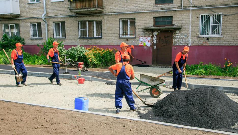 Более 30 дворов уже заасфальтировали в Барнауле по федеральному проекту