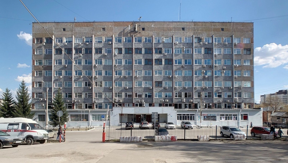 Здание в Барнауле на ул. Папанинцев, 105.
