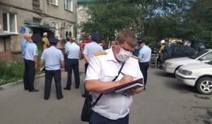 Следователи на месте ЧП с газом в Барнауле.