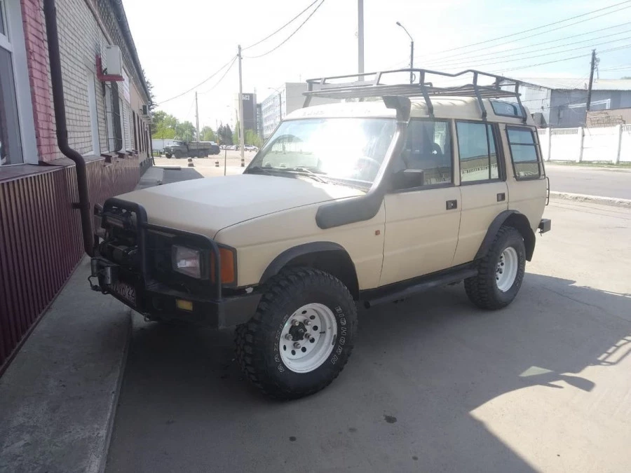 Land Rover Discover (1993 год) за 700 тыс. рублей.