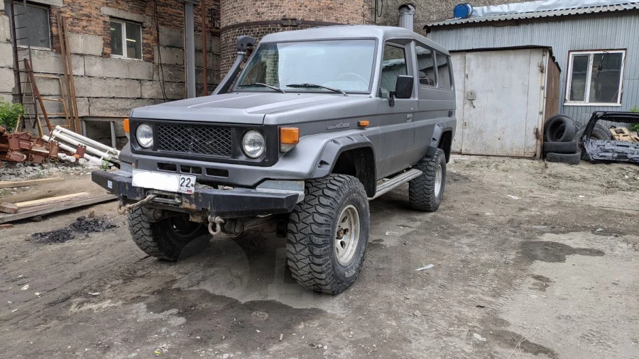 Toyota Land Cruiser (1988 год) за 1,95 млн рублей.