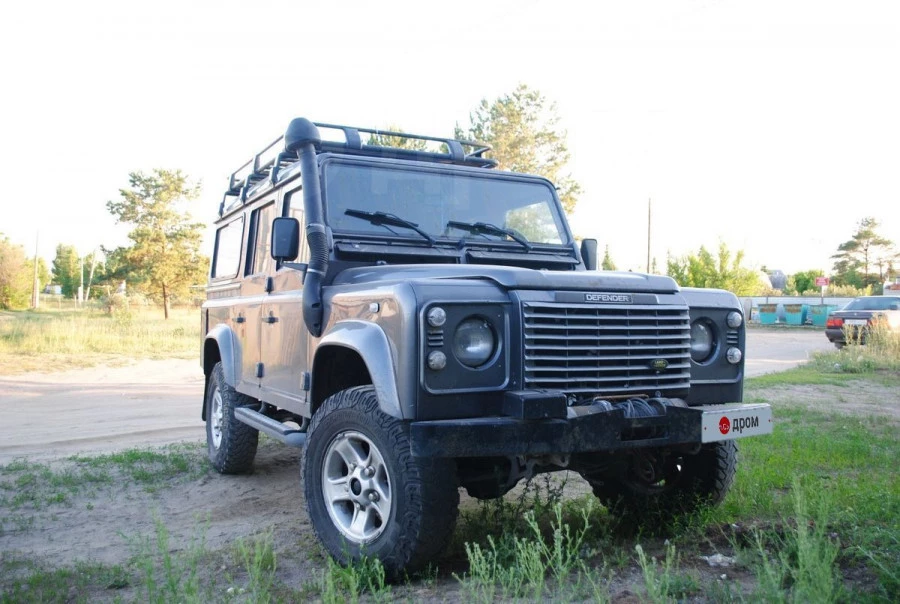 Land Rover Defender (2005 год) за 1,8 млн рублей.