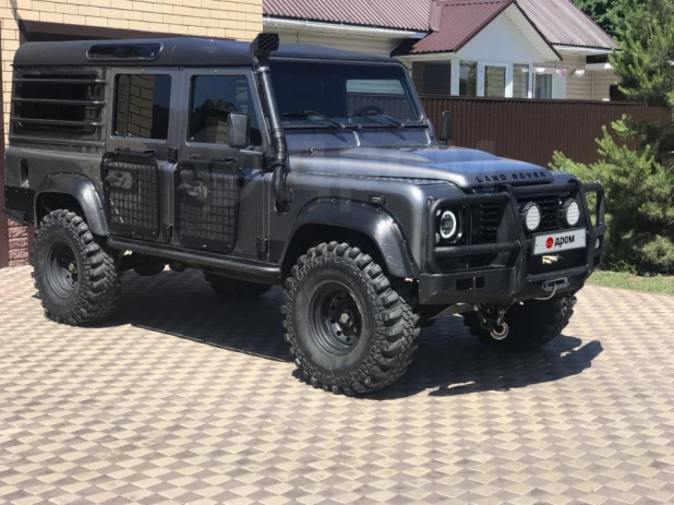 Land Rover Defender (2007 год) за 1,9 млн рублей.