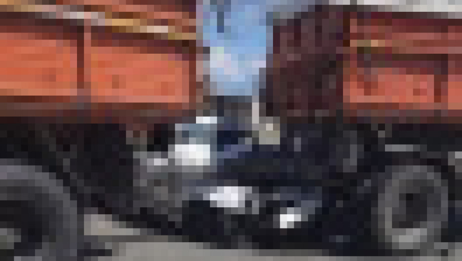 Легковушка залетела под прицеп грузовика на алтайской трассе 