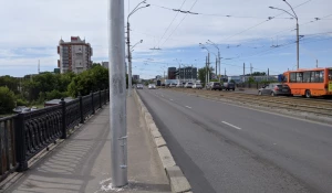 Коммунальный мост у Нового рынка в Барнауле.