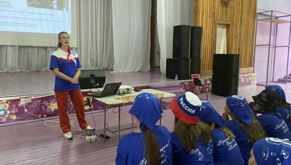 Студентка представила Алтайский филиал РАНХиГС в Международной детской деревне