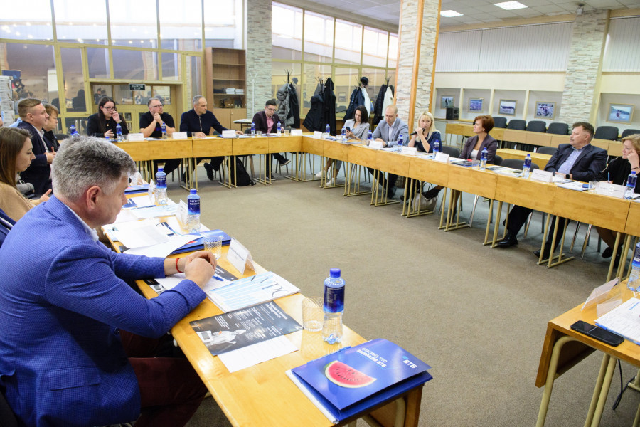 В ходе экспертной сессии представители ретейлинга обсудили суровое настоящее и перспективы развития торговой отрасли в Алтайском крае.