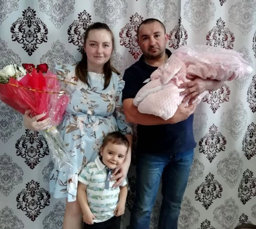 Федор и Елизавета Шнайдер с детьми.