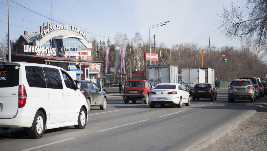 В Барнауле расширили проезжую часть на ул. Власихинская в районе ТЦ "Волна".