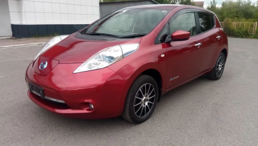 В Барнауле продается Nissan Leaf за 945 тыс. рублей.