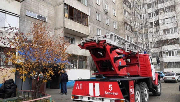 В многоэтажке загорелся щиток.