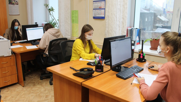 Волонтеры в кол-центрах по коронавирусу.