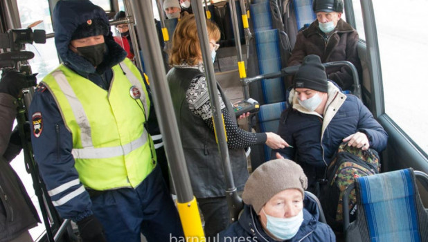 Рейд по соблюдению масочного режима в общественном транспорте Барнаула. 
