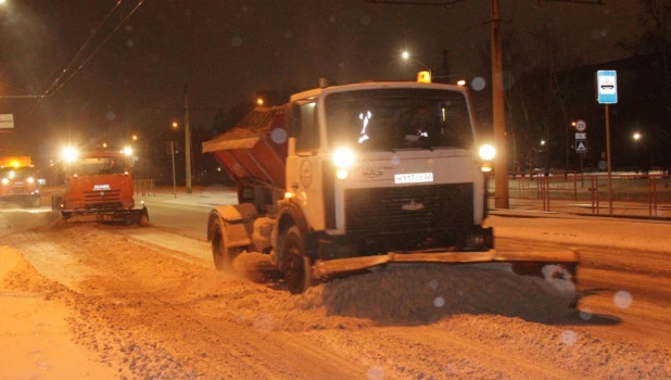 Уборка снега в Барнауле.