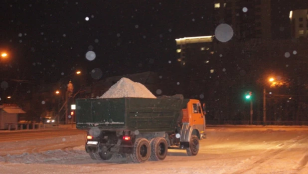 Уборка снега в Барнауле.