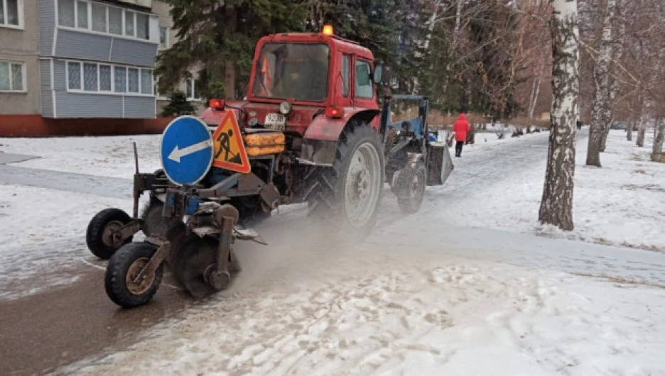 Уборка снега в Барнауле.