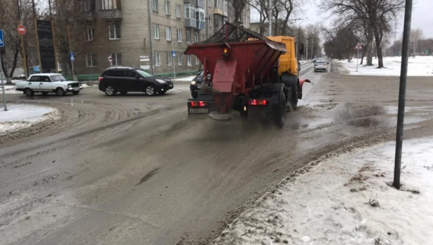 Уборка снега в Барнауле.