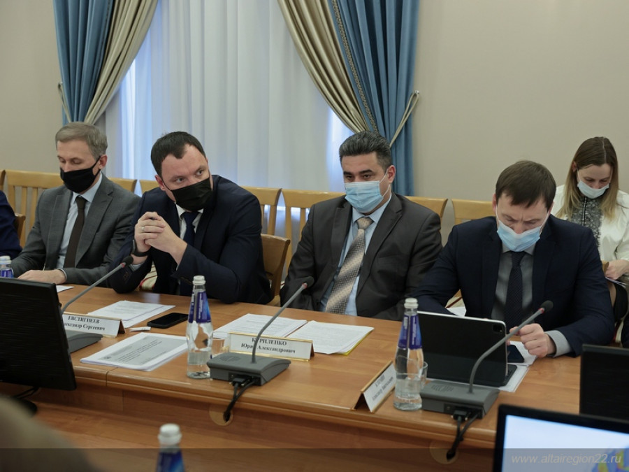Виктор Томенко провел заседание по обеспечению устойчивости экономики Алтайского края.