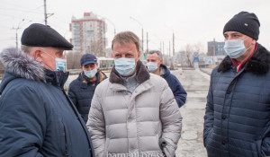 Вячеслав Франк осмотрел мост на Новом рынке.